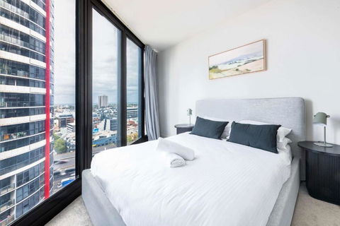 Resort Style Living 2 Bed Apt With Pool BBQ - Hotel VIC 3