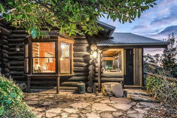 Romantic Retreat In The Dandenong Mountains with Hotel VIC