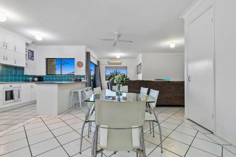 Rooftop Island Sunsets - Hotel VIC 3