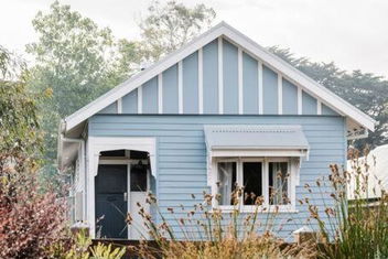 Sailors Whisk, Luxurious Restored Antique Cottage with Hotel VIC