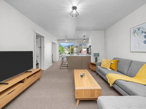 Sandy Bay Apartment With Hobart River View, Near UTAS - Stroll To Cafes And Shops - Hotel VIC 2