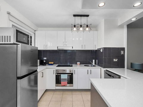 Sandy Bay Apartment With Hobart River View, Near UTAS - Stroll To Cafes And Shops - Hotel VIC 3