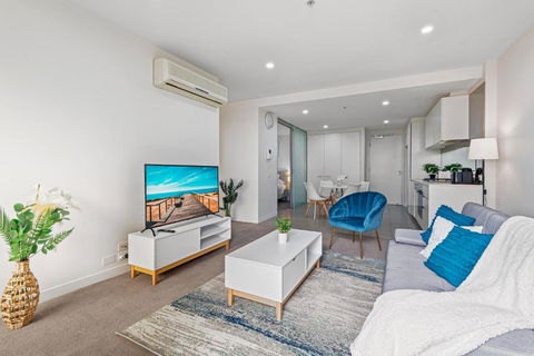 Serene Escape Panoramic Views, Pool, Gym, Sauna - Hotel VIC 1