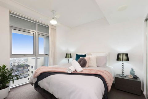 SK1 - 2 Level 2 Bedroom Skyline SkyHome - Hotel VIC 2