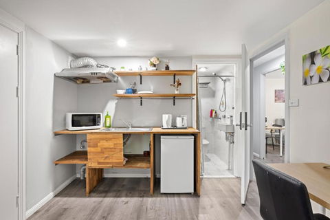 Spacious King Studio Room - Nearby Station & Shops - Located At Carramar - Hotel VIC 2