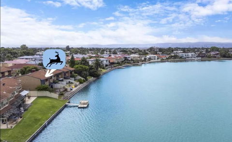 Stunning Lake View Townhouse-Dream Staycation - Hotel VIC 0