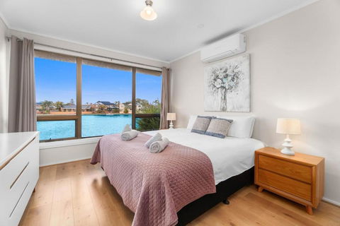 Stunning Lake View Townhouse-Dream Staycation - Hotel VIC 1