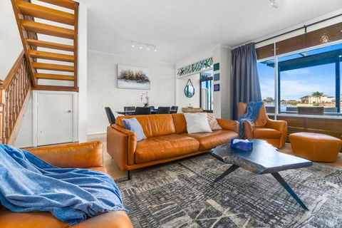 Stunning Lake View Townhouse-Dream Staycation - Hotel VIC 2