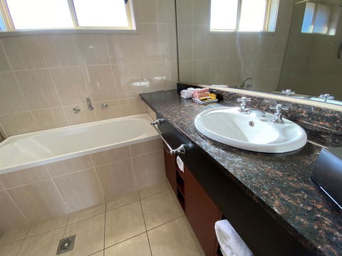 Best Western Plus All Settlers Motor Inn - Hotel VIC 2