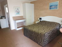 Book Blayney Accommodation Vacations Hotel VIC Hotel VIC