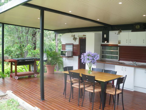 BoBRENE On Tamborine Nude Retreat - Cosy Chalet - Hotel VIC 2