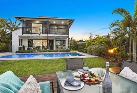 WATERFRONT HOME BORDERING MOOLOOLABA - Hotel VIC 0