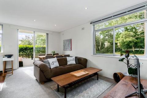 YNG03 - Cremorne - Young Street - Hotel VIC 0