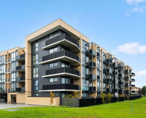 ZMITH Apartment - BROOKE, - Near AIS, GIO Stadium, UC, & Nth - Canberra Hospital - Hotel VIC 1