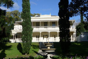 Melbourne City Tour: Lifestyle of the Rich and Famous