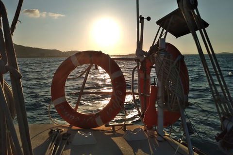 Townsville Small Group Early Morning Sailing Cruise Boat Tour Charter Hire - Hotel VIC 0