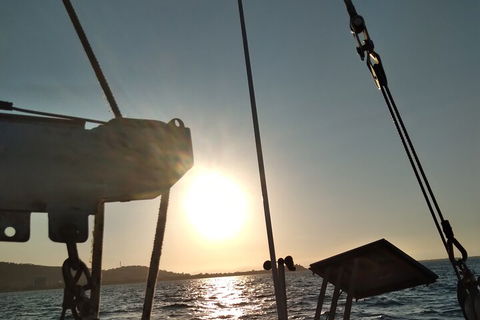 Townsville Small Group Early Morning Sailing Cruise Boat Tour Charter Hire - Hotel VIC 5